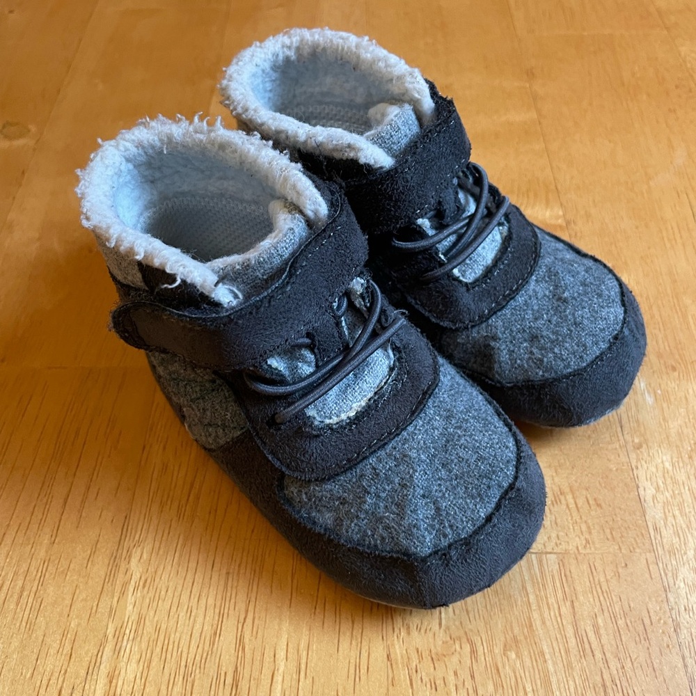 Cozy Black and Gray Baby Booties